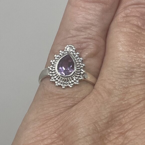 925 Sterling Silver Vintage Real Tear Drop-Cut Amethyst Ring Size 6 - Picture 2 of 6